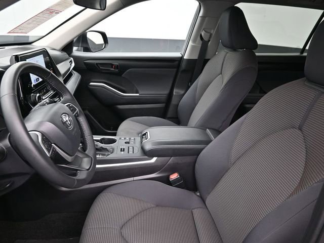 Certified 2025 Toyota Highlander LE image 30