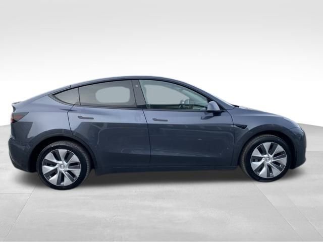 Used 2022 Tesla Model Y Long Range image 8