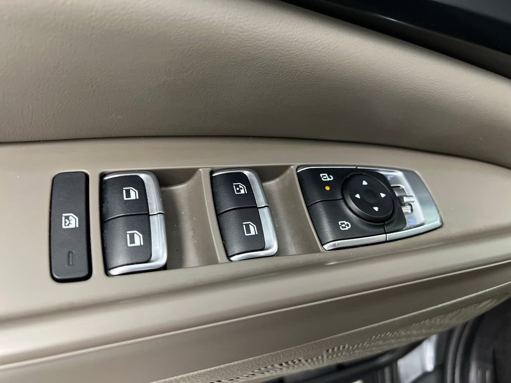 Used 2025 Kia Carnival image 12