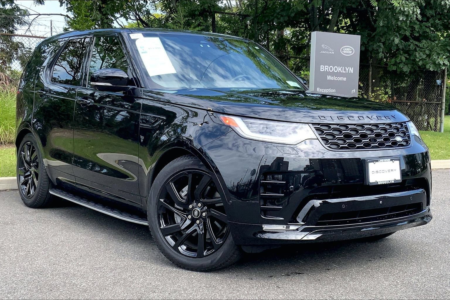Certified 2025 Land Rover Discovery Dynamic SE AWD/4WD image 7