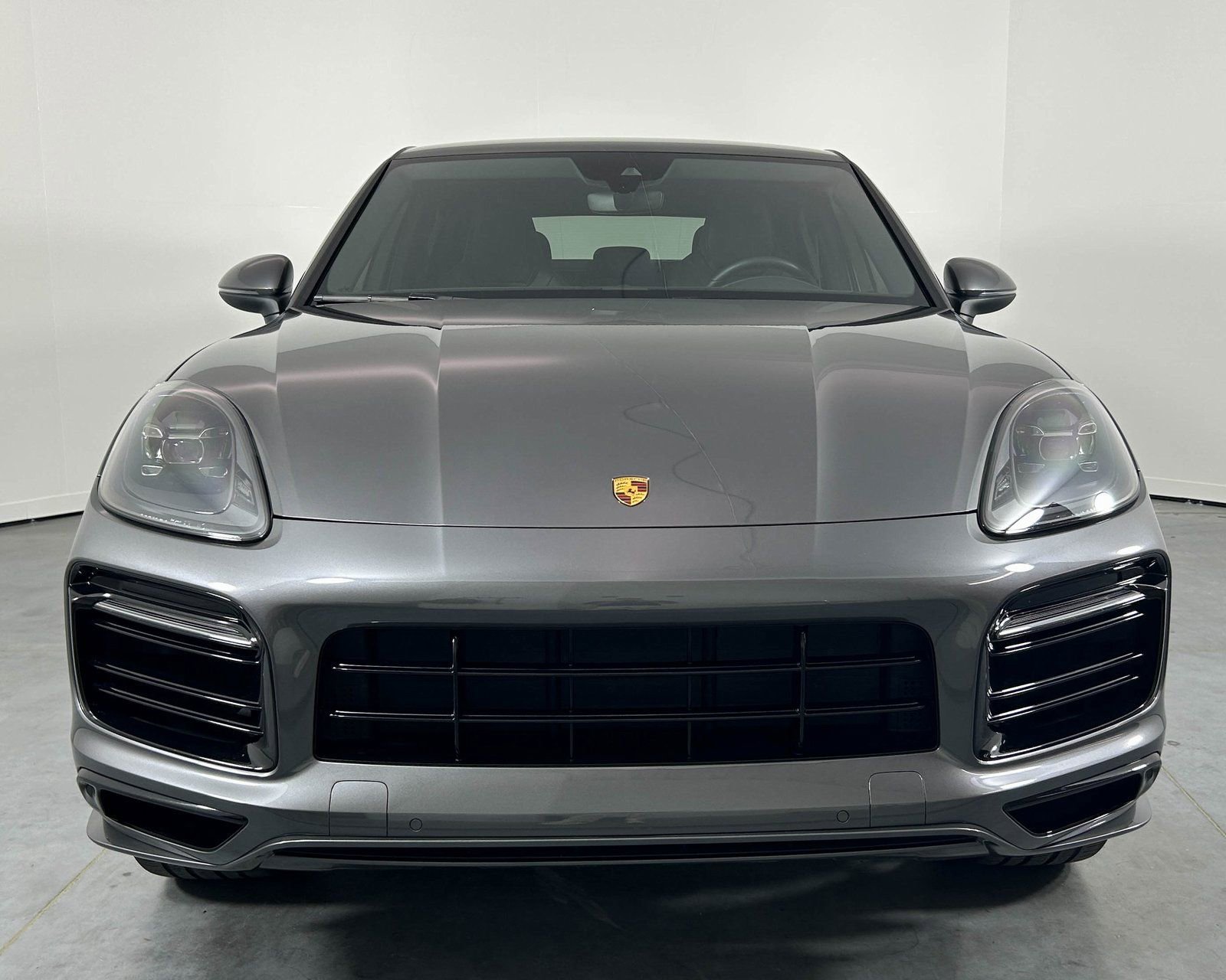 Used 2023 Porsche Cayenne Coupe image 10
