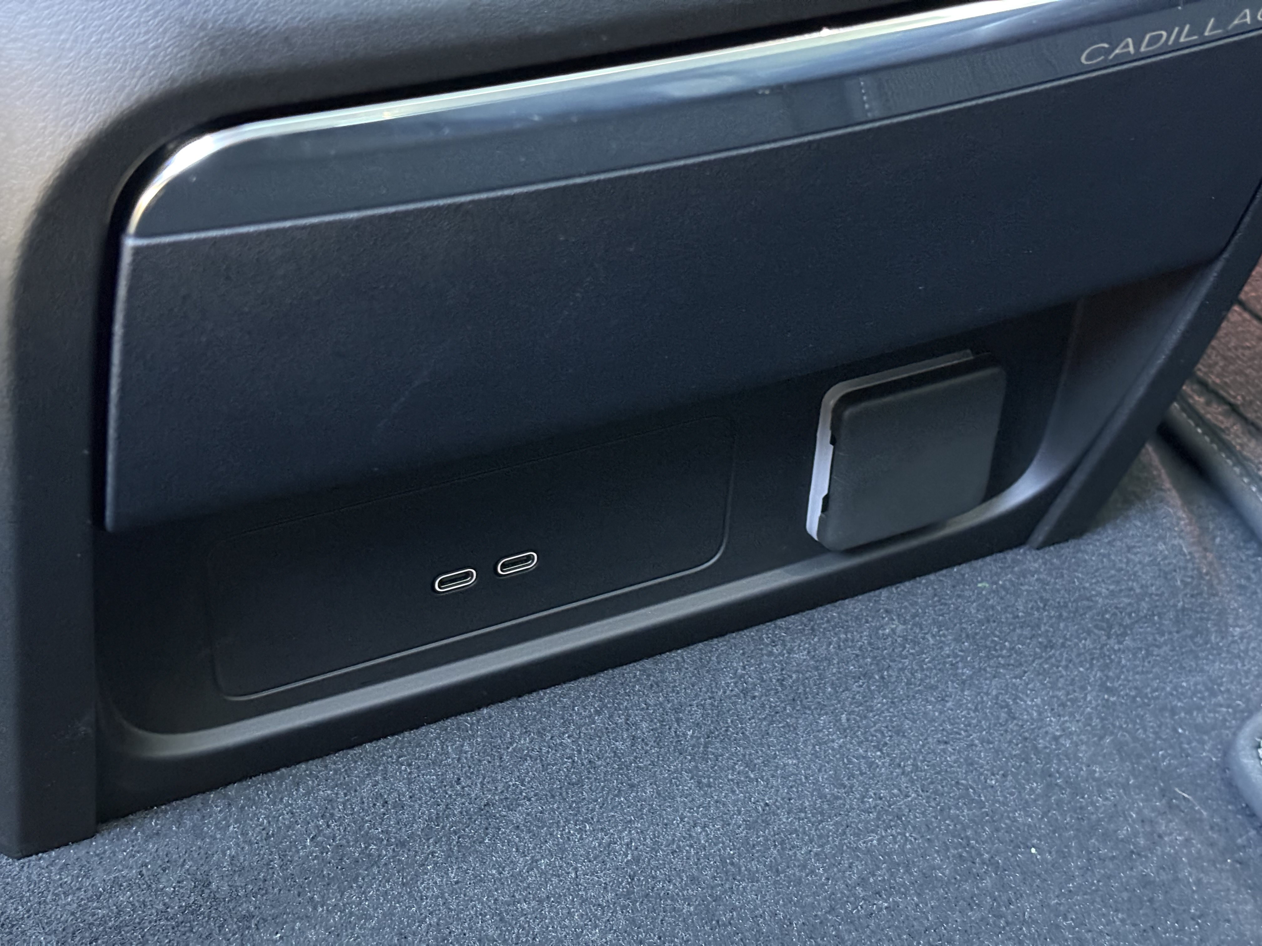Certified 2025 Cadillac Escalade IQ Luxury 2 w/ LPO, Premium Carpet Package AWD/4WD image 16