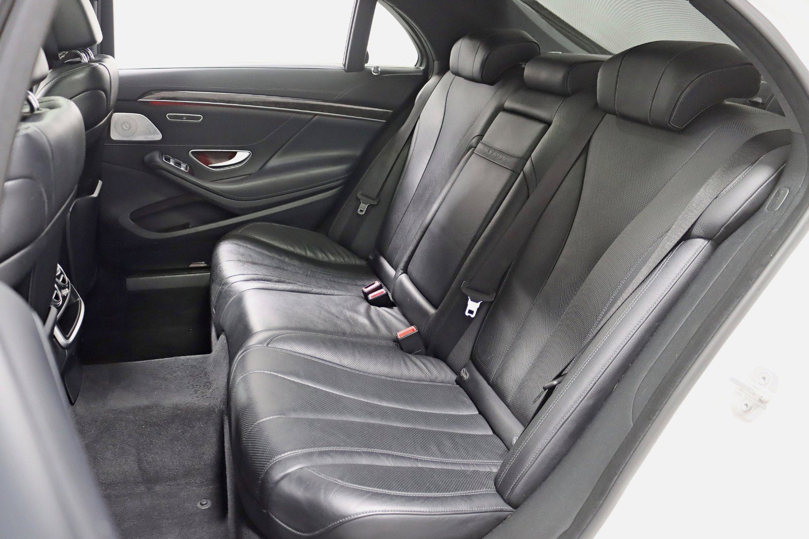 Used 2015 Mercedes-Benz S 550 4MATIC Sedan image 34