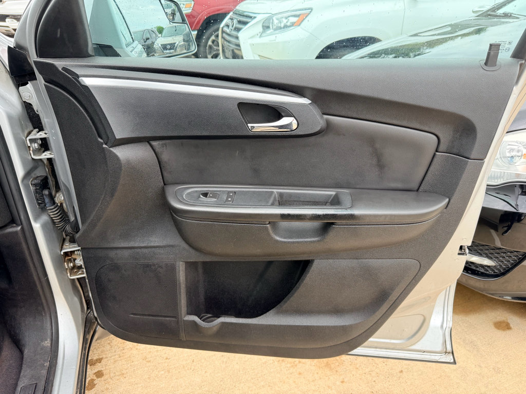 Used 2011 Chevrolet Traverse LT FWD image 16
