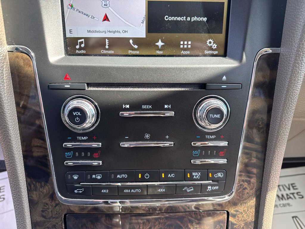 Used 2016 Lincoln Navigator Select AWD/4WD image 4