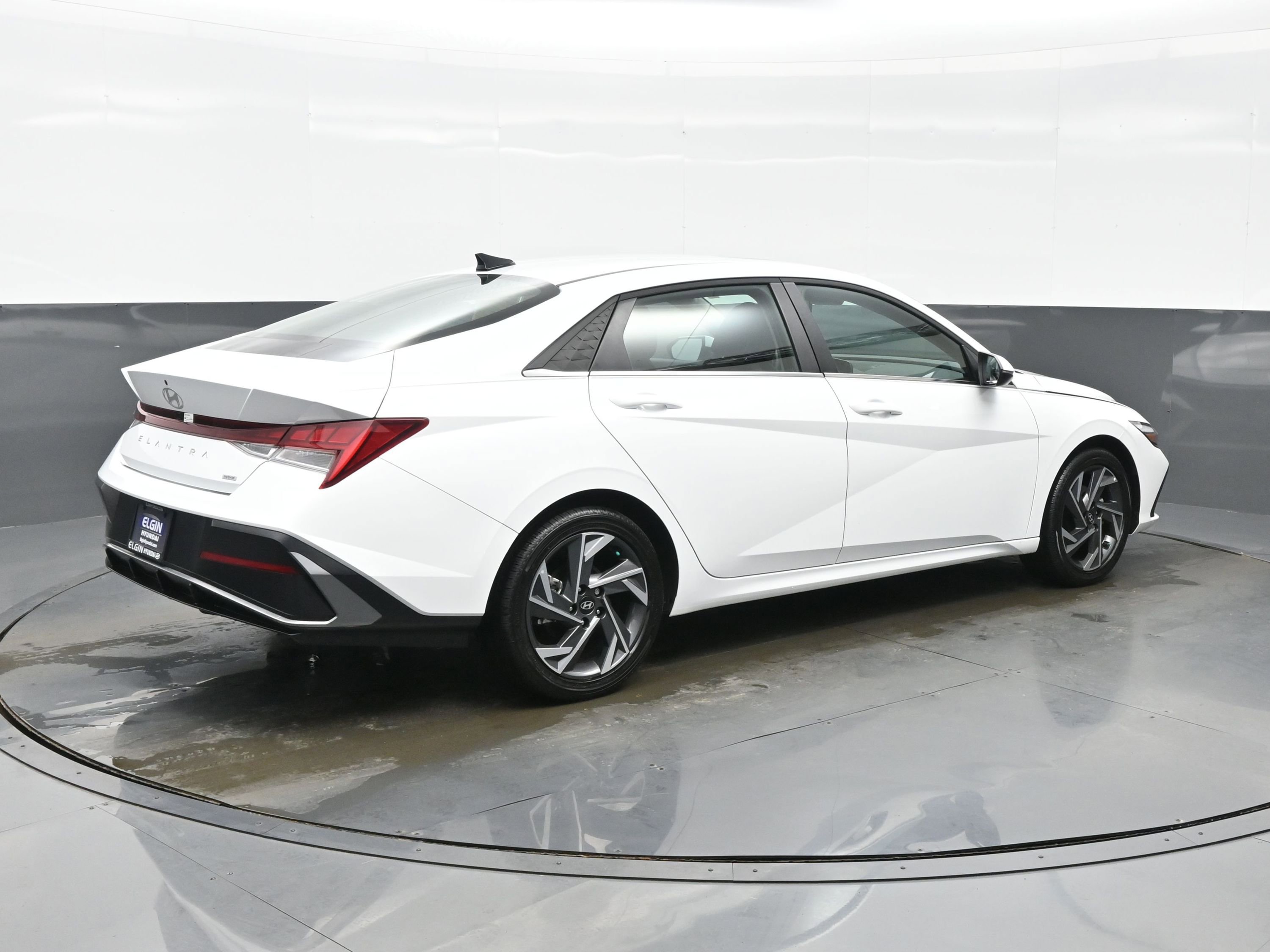 Certified 2025 Hyundai Elantra Limited image 6