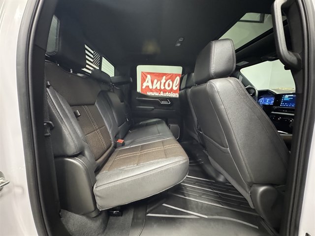 Used 2025 Chevrolet Silverado 1500 High Country w/ Technology Package AWD/4WD image 15