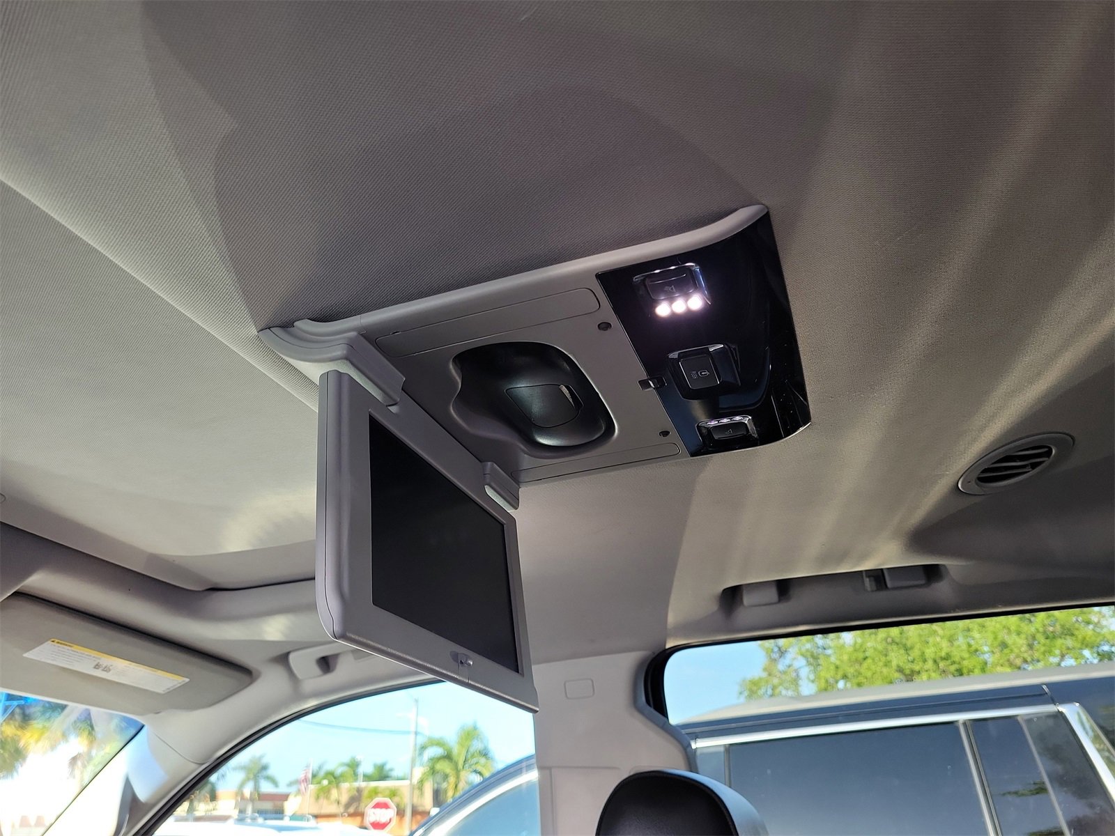 Used 2017 GMC Yukon Denali w/ Open Road Package image 15