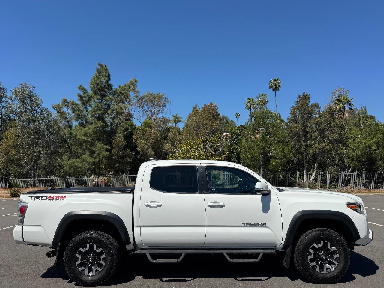 Used 2020 Toyota Tacoma TRD Off-Road w/ Technology Package AWD/4WD image 4