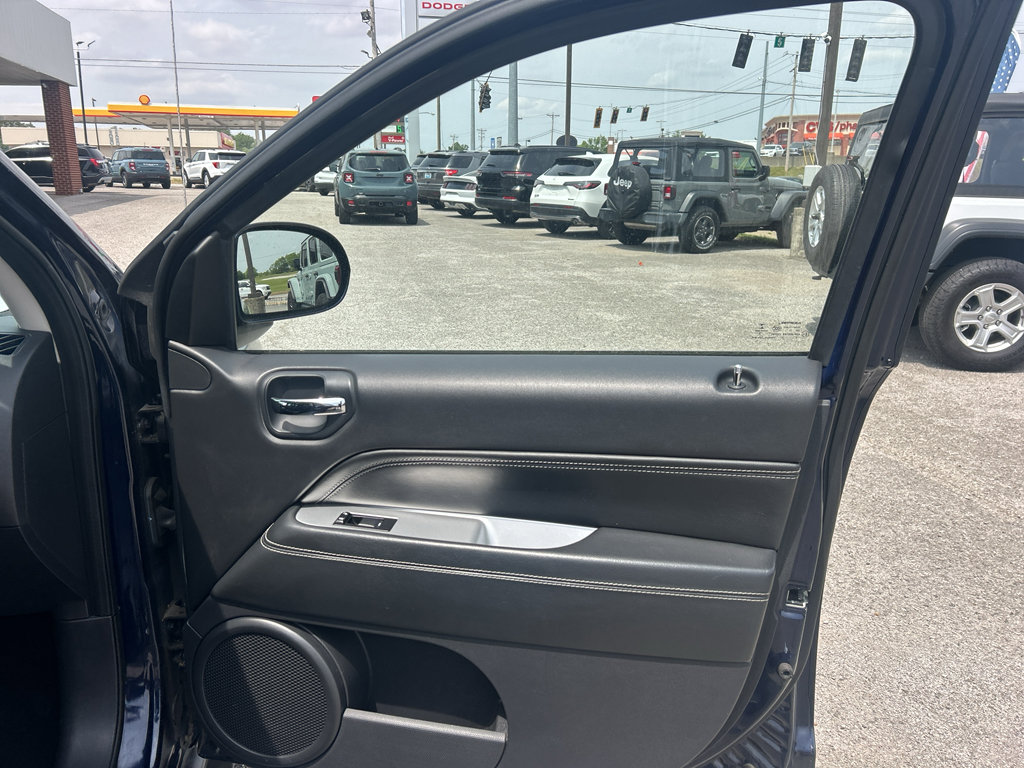 Used 2014 Jeep Compass Latitude FWD image 14