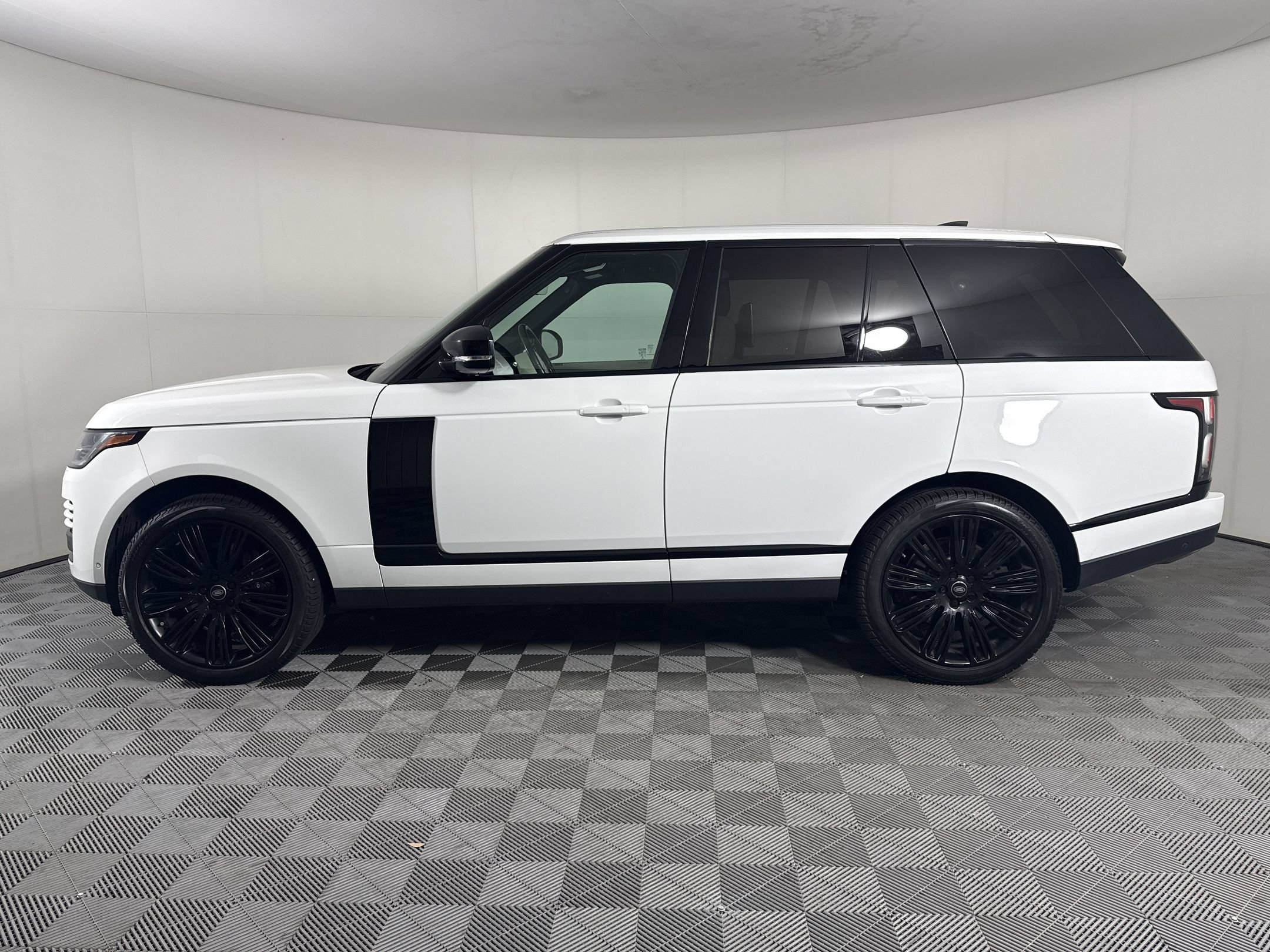 Certified 2019 Land Rover Range Rover HSE AWD/4WD image 2