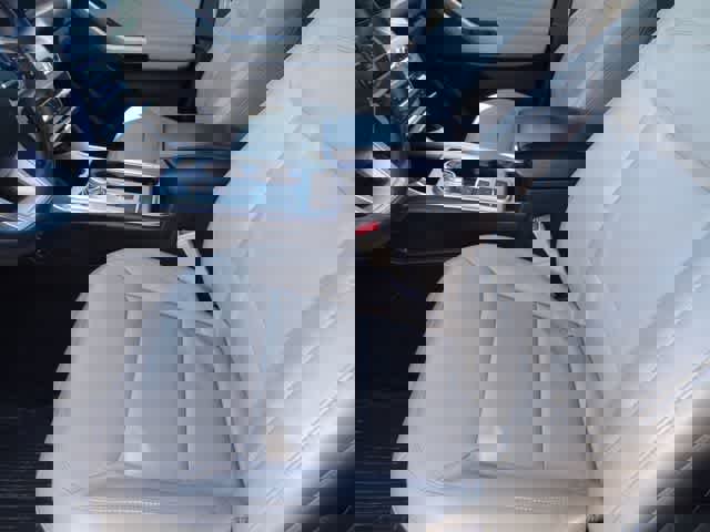 Used 2023 Ford Explorer XLT w/ Equipment Group 202A image 7