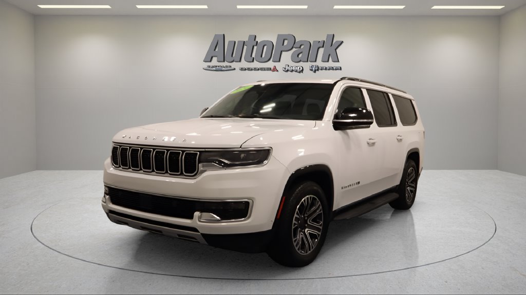 Used 2024 Jeep Wagoneer L Series II w/ Flexible Seating Group AWD/4WD image 3