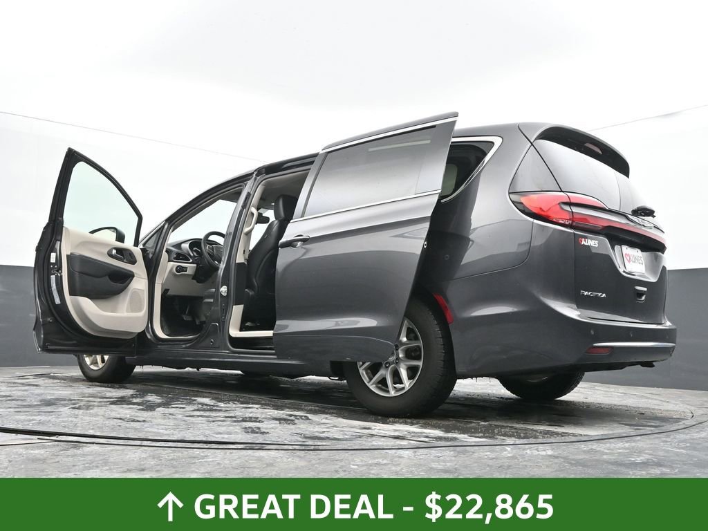 Used 2023 Chrysler Pacifica Touring-L image 96