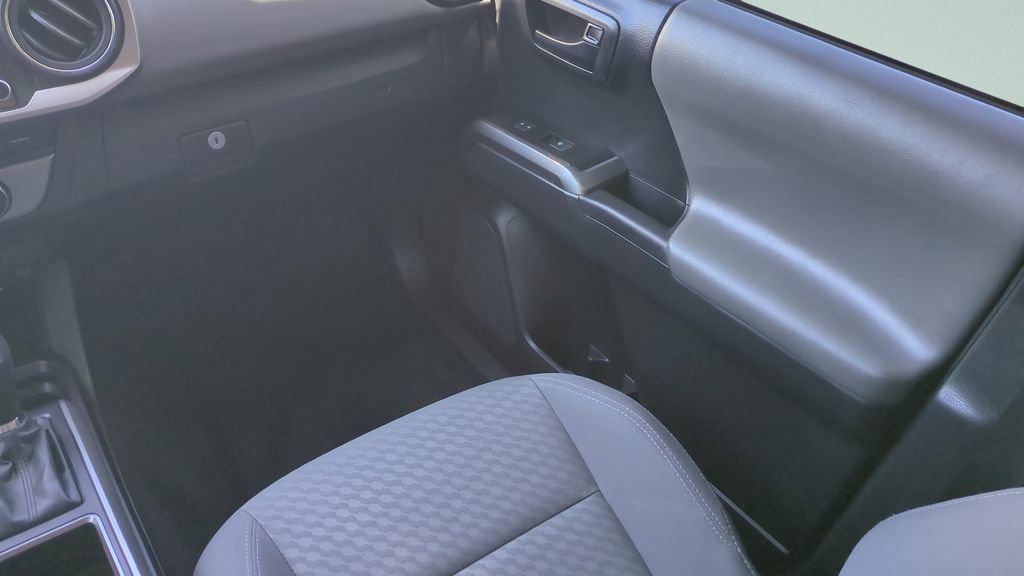 Used 2022 Toyota Tacoma SR5 w/ Technology Package image 14