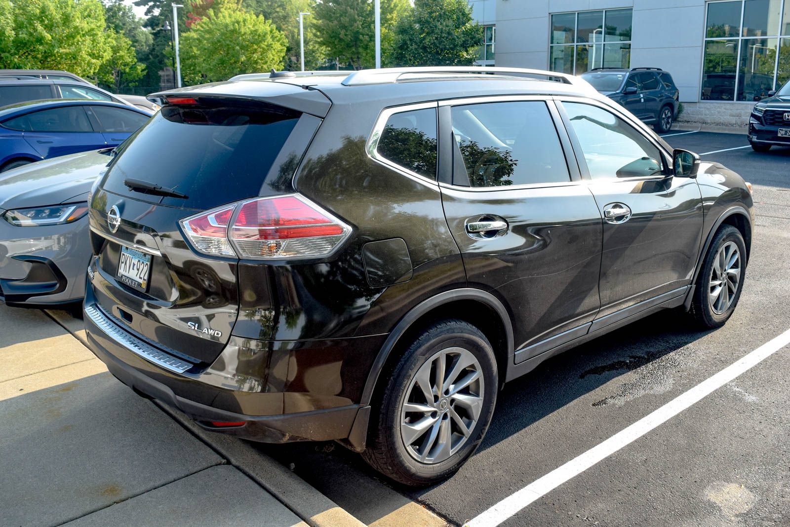 Used 2015 Nissan Rogue SL w/ SL Premium Package AWD/4WD image 5