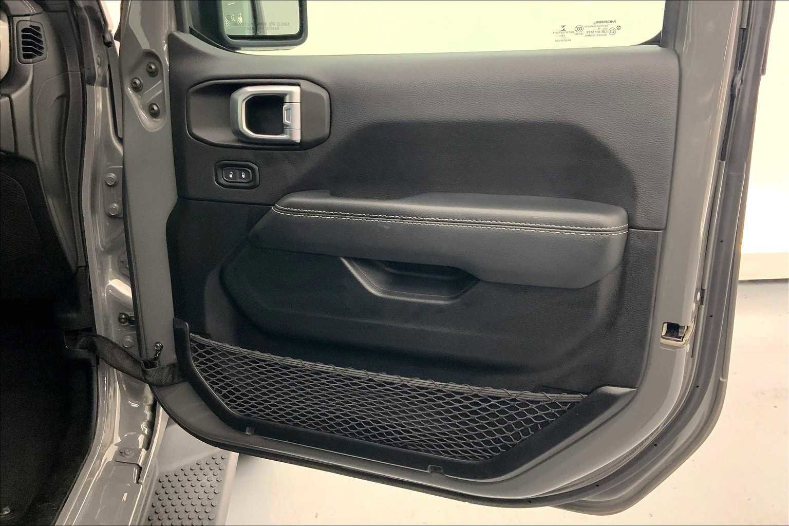 Used 2020 Jeep Wrangler Unlimited Sahara image 9