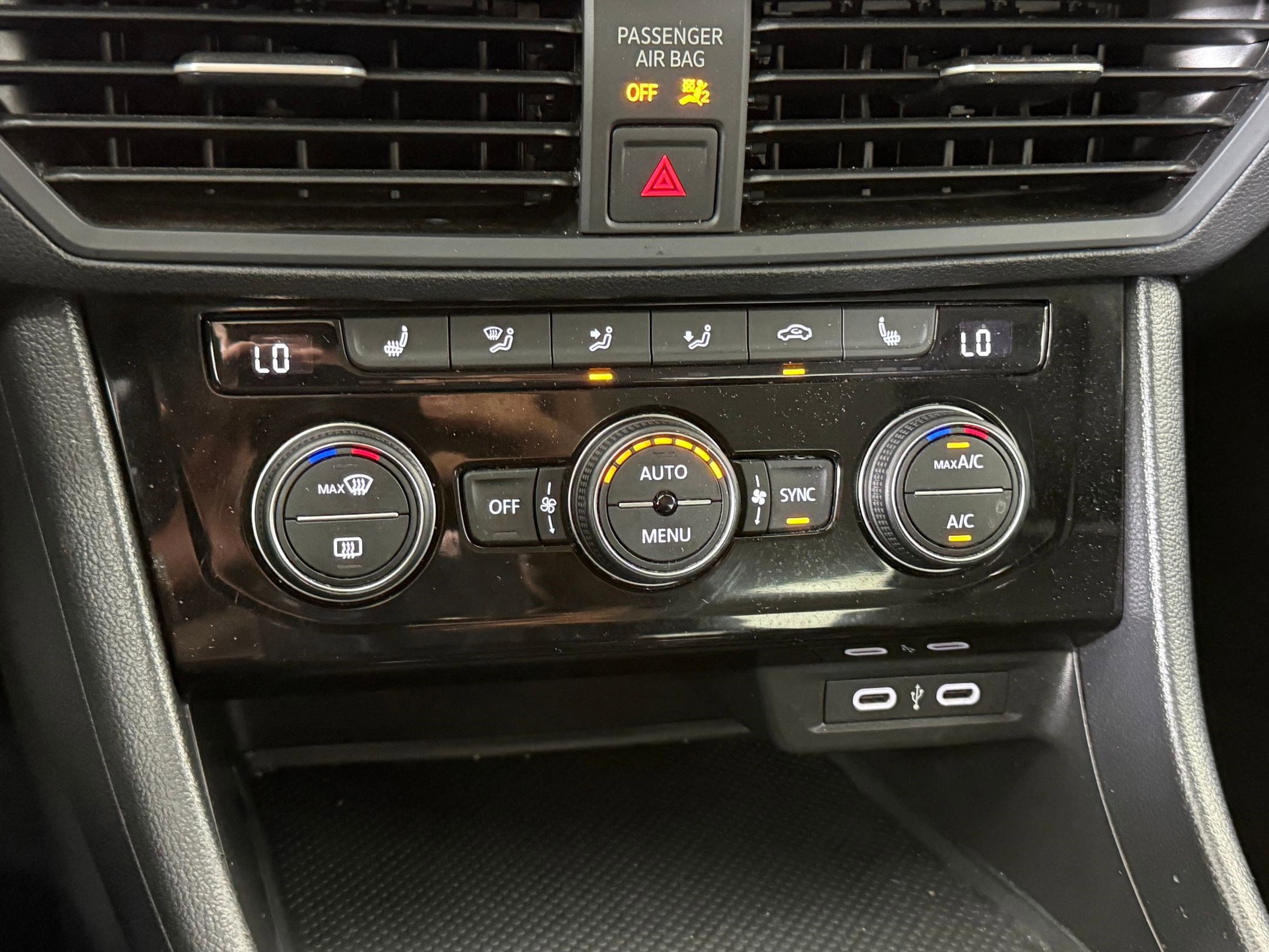 Used 2024 Volkswagen Jetta SE image 29