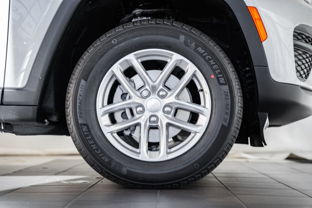 New 2025 Jeep Grand Cherokee Laredo X w/ Luxury Tech Group I image 16