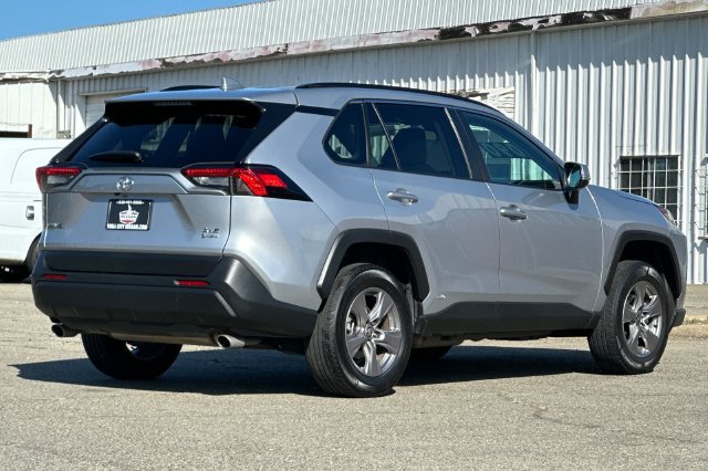 Used 2025 Toyota RAV4 XLE AWD/4WD image 4