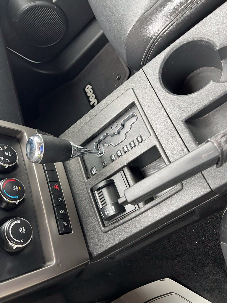 Used 2012 Jeep Liberty Sport AWD/4WD image 36