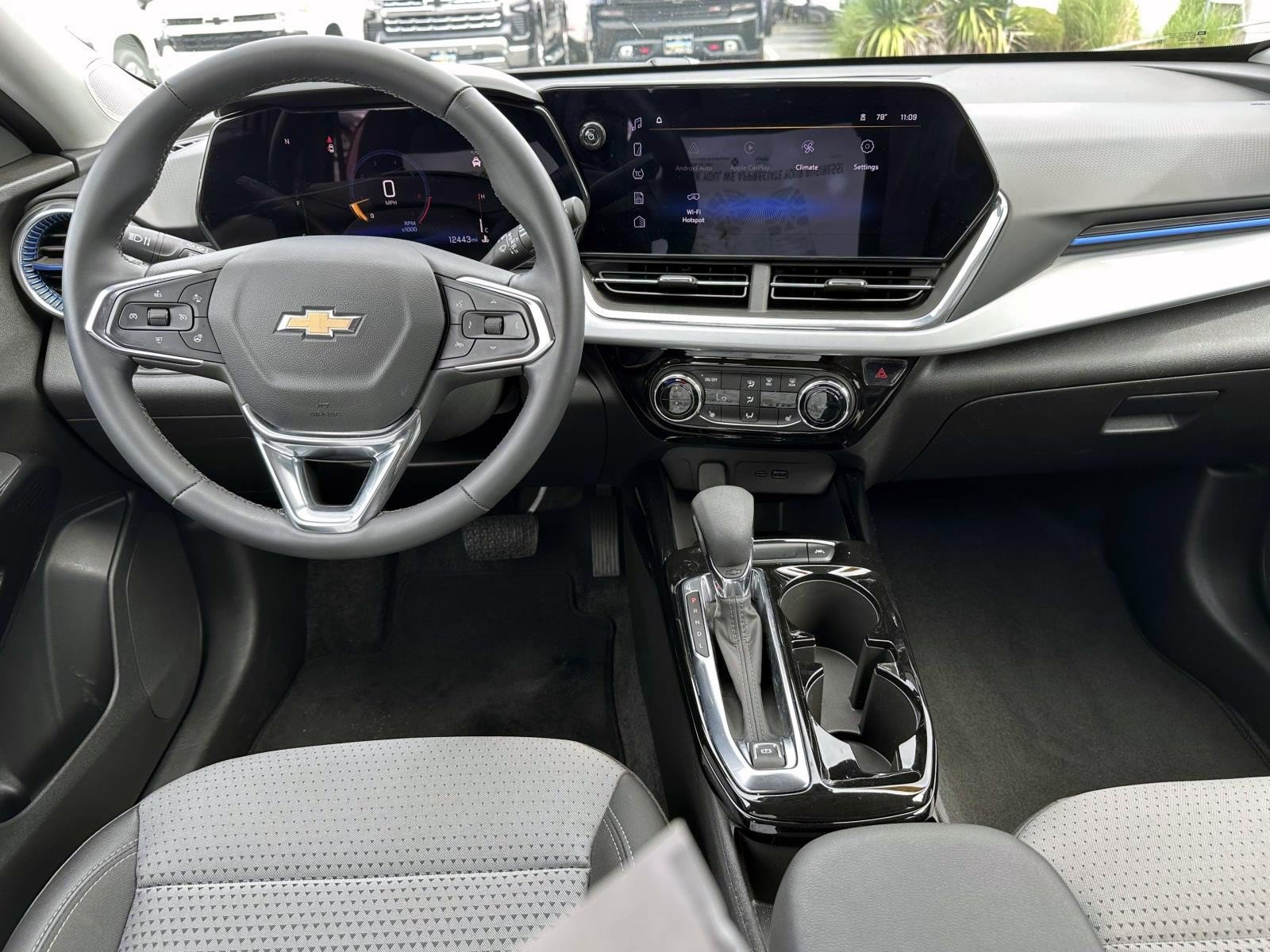 Used 2024 Chevrolet Trax LT w/ LT Convenience Package FWD image 14