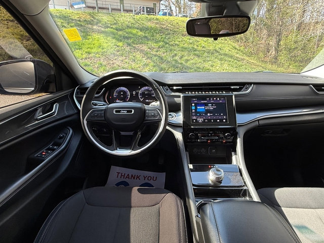 Used 2023 Jeep Grand Cherokee Laredo w/ Luxury Tech Group I image 10