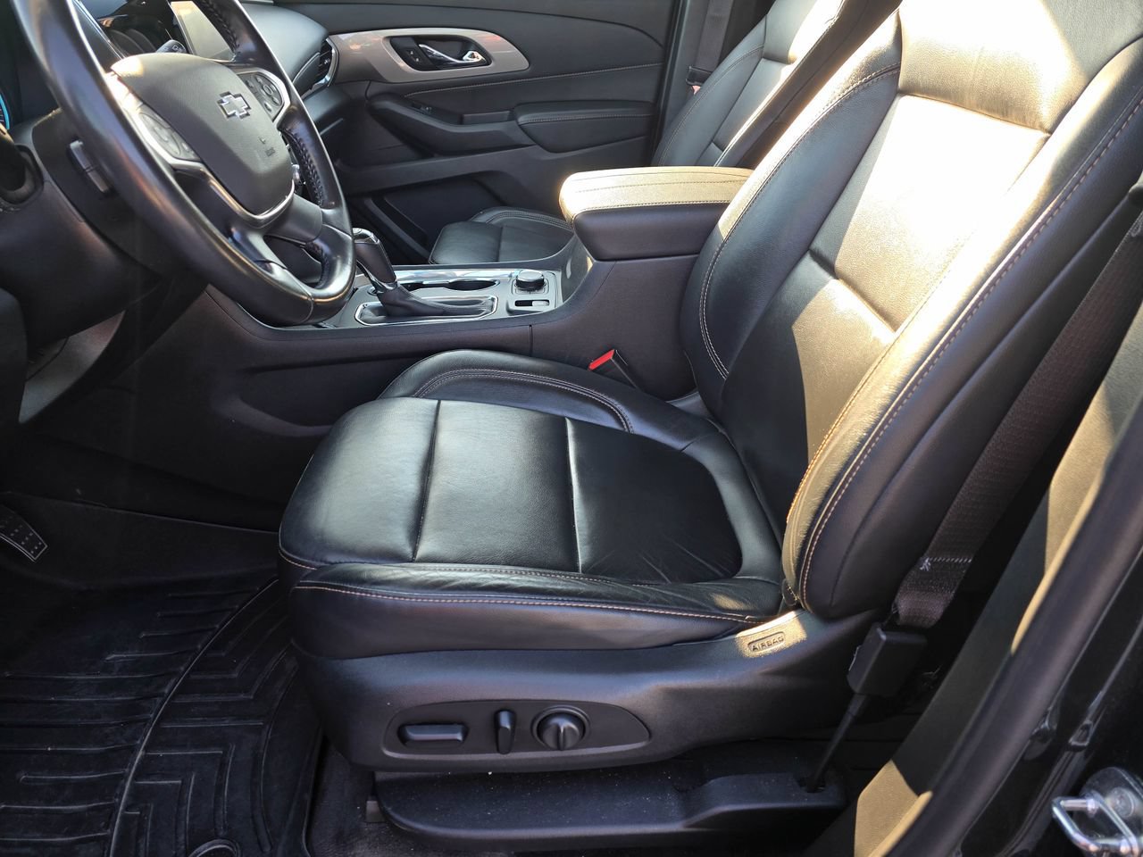 Used 2020 Chevrolet Traverse RS FWD image 9