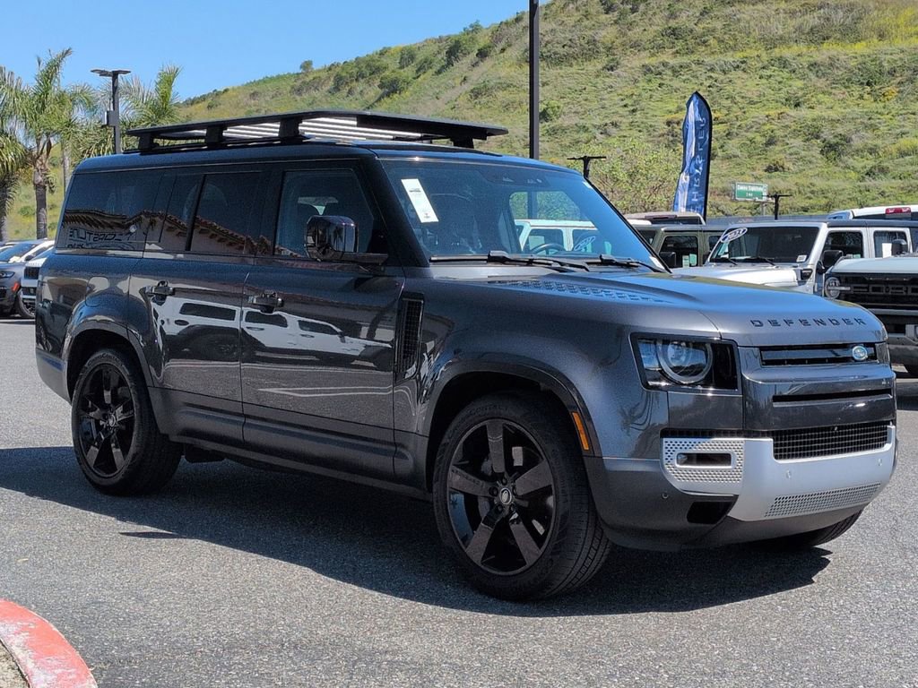 Used 2023 Land Rover Defender 130 SE image 3