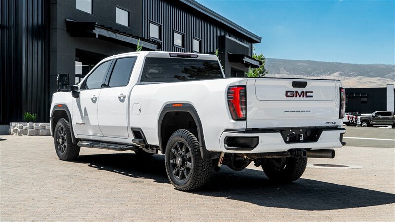 Used 2024 GMC Sierra 2500 AT4 AWD/4WD image 2