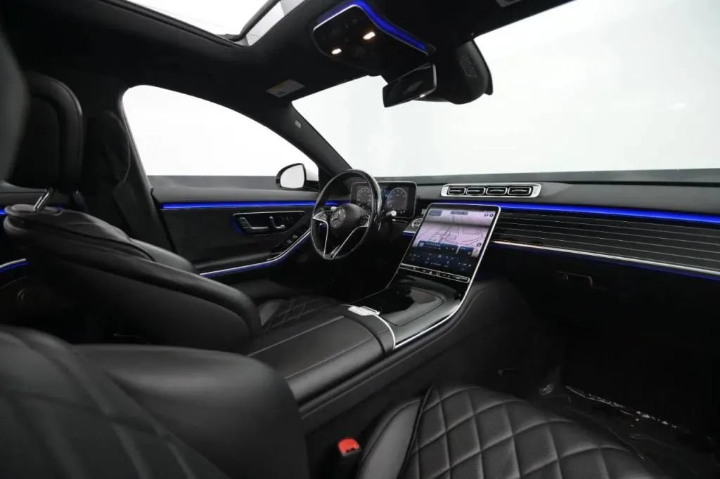 Used 2022 Mercedes-Benz S 580 4MATIC Sedan w/ AMG Line Package image 46