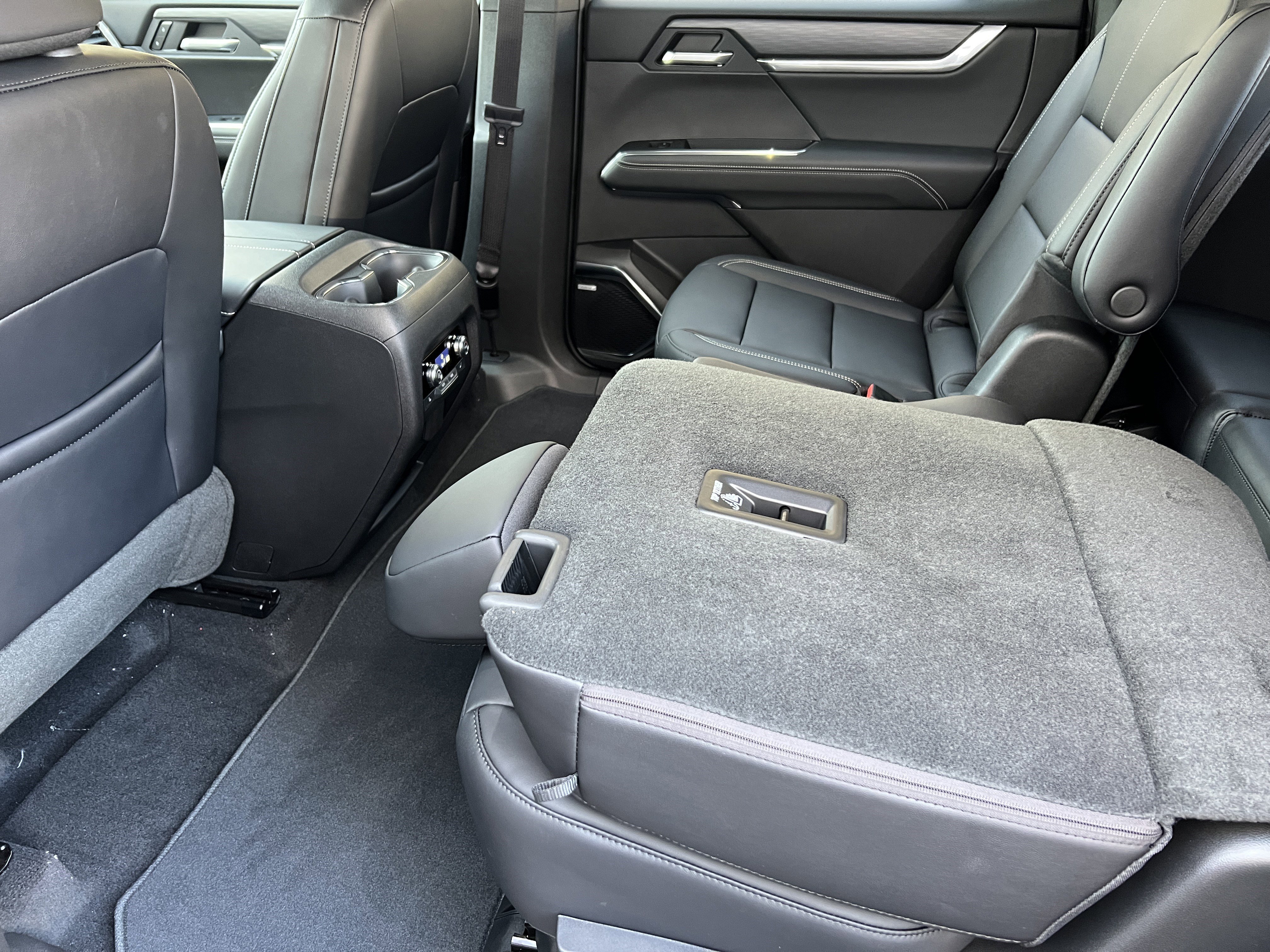 New 2026 GMC Acadia Elevation image 18