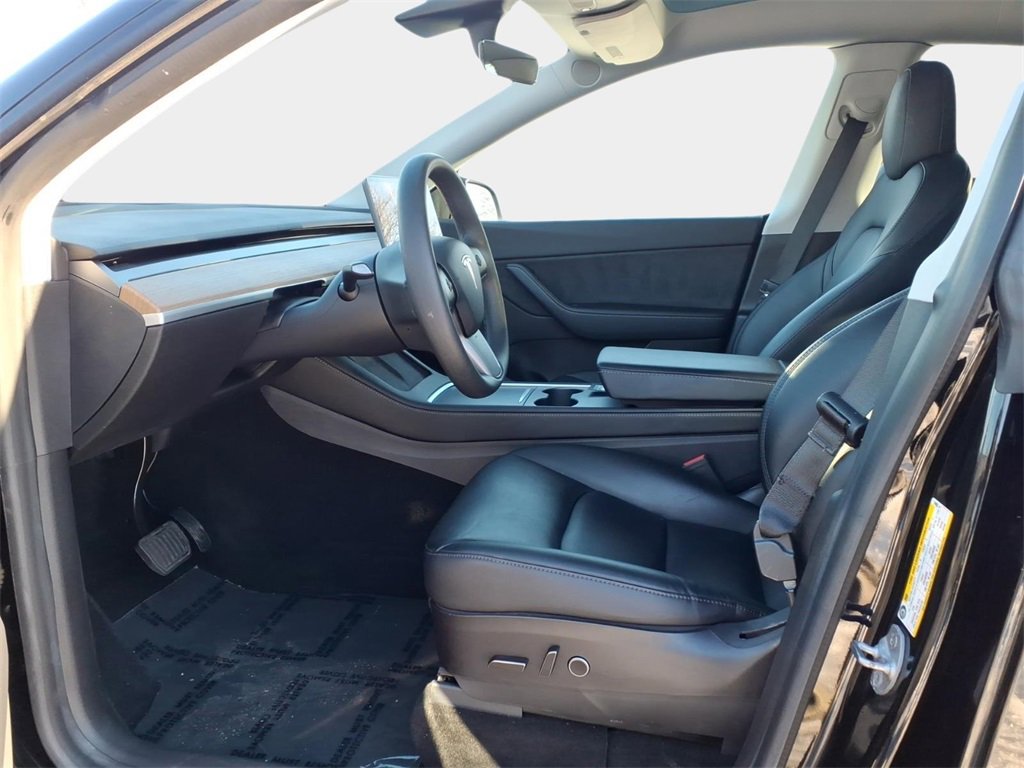 Used 2021 Tesla Model Y Long Range image 9