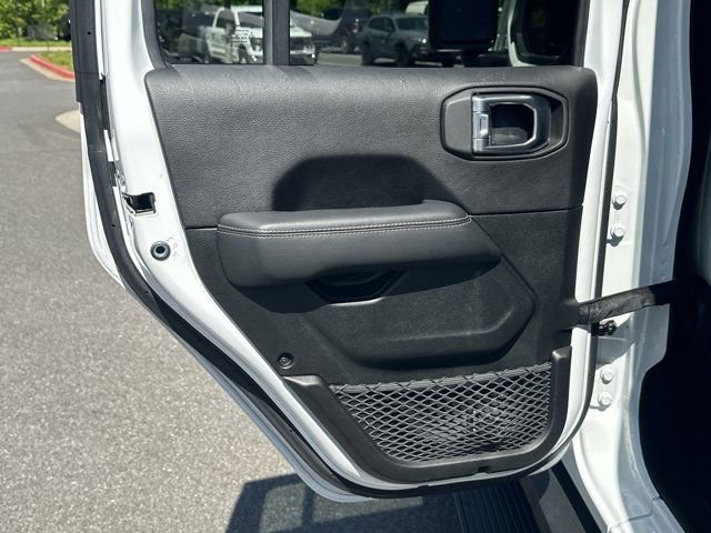 Used 2019 Jeep Wrangler Unlimited Sahara w/ Uconnect 4C Nav & Sound Group AWD/4WD image 24