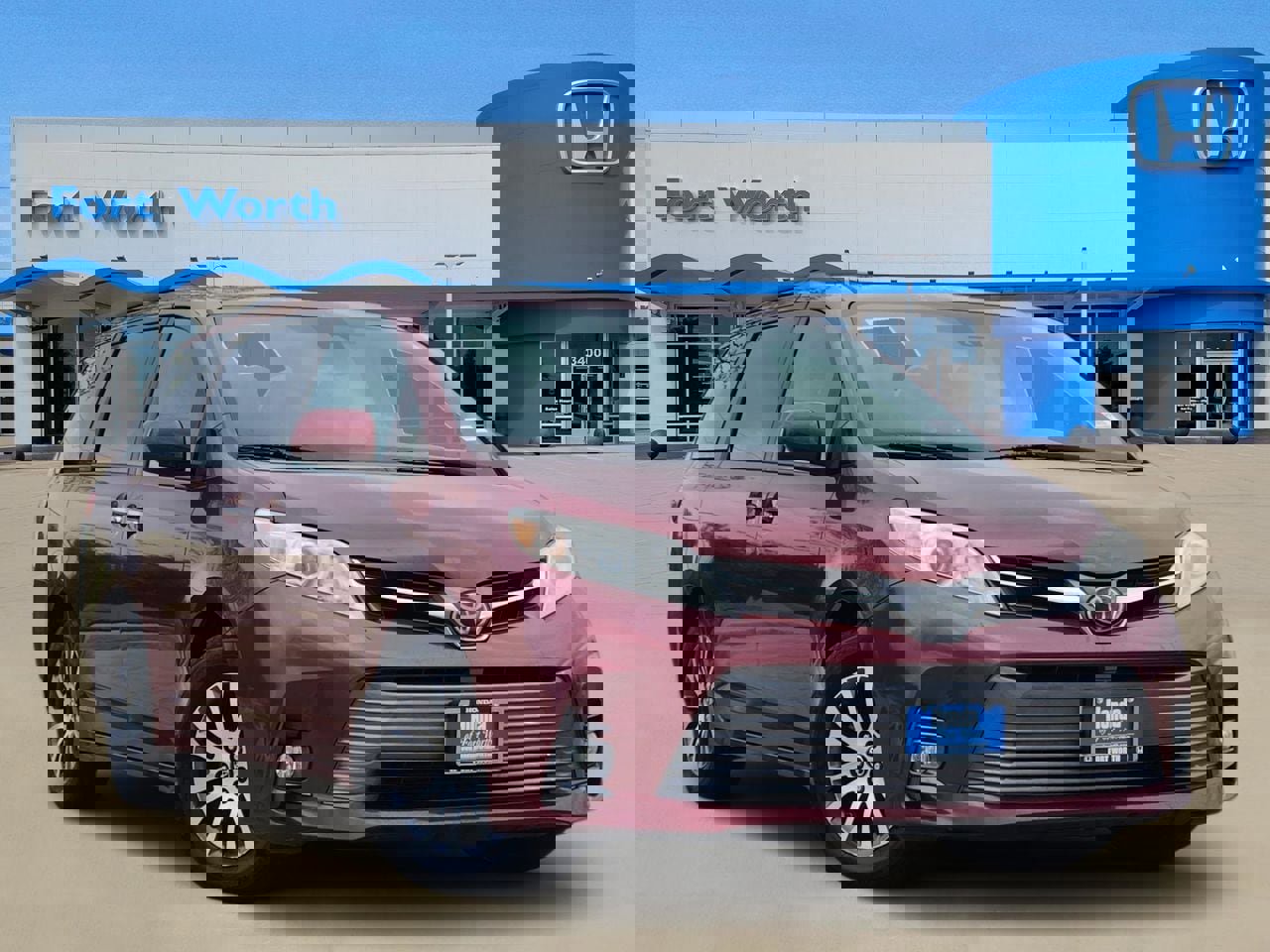 Used 2018 Toyota Sienna XLE image 1