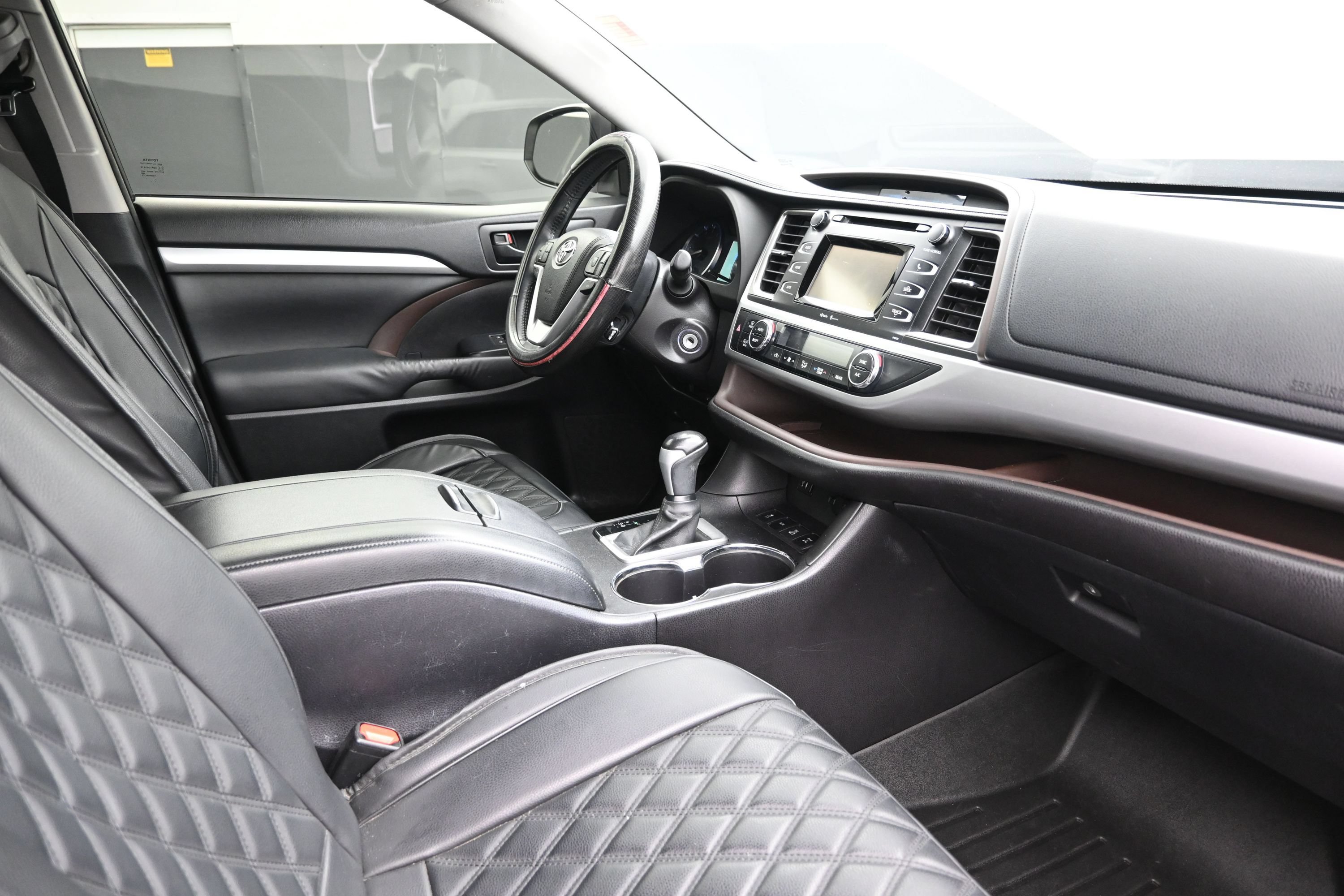 Used 2015 Toyota Highlander Plus AWD/4WD image 29