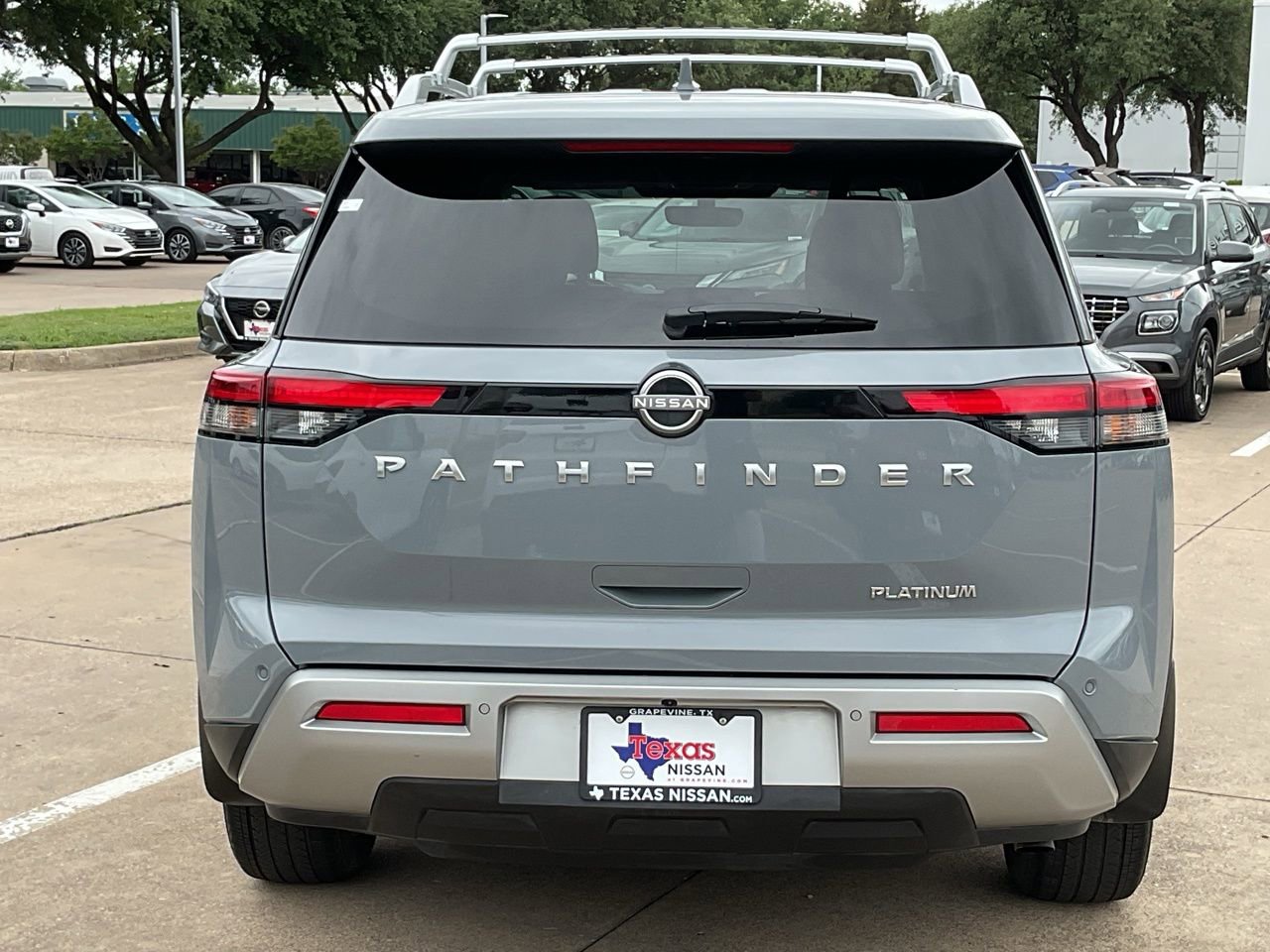 Used 2024 Nissan Pathfinder Platinum image 6