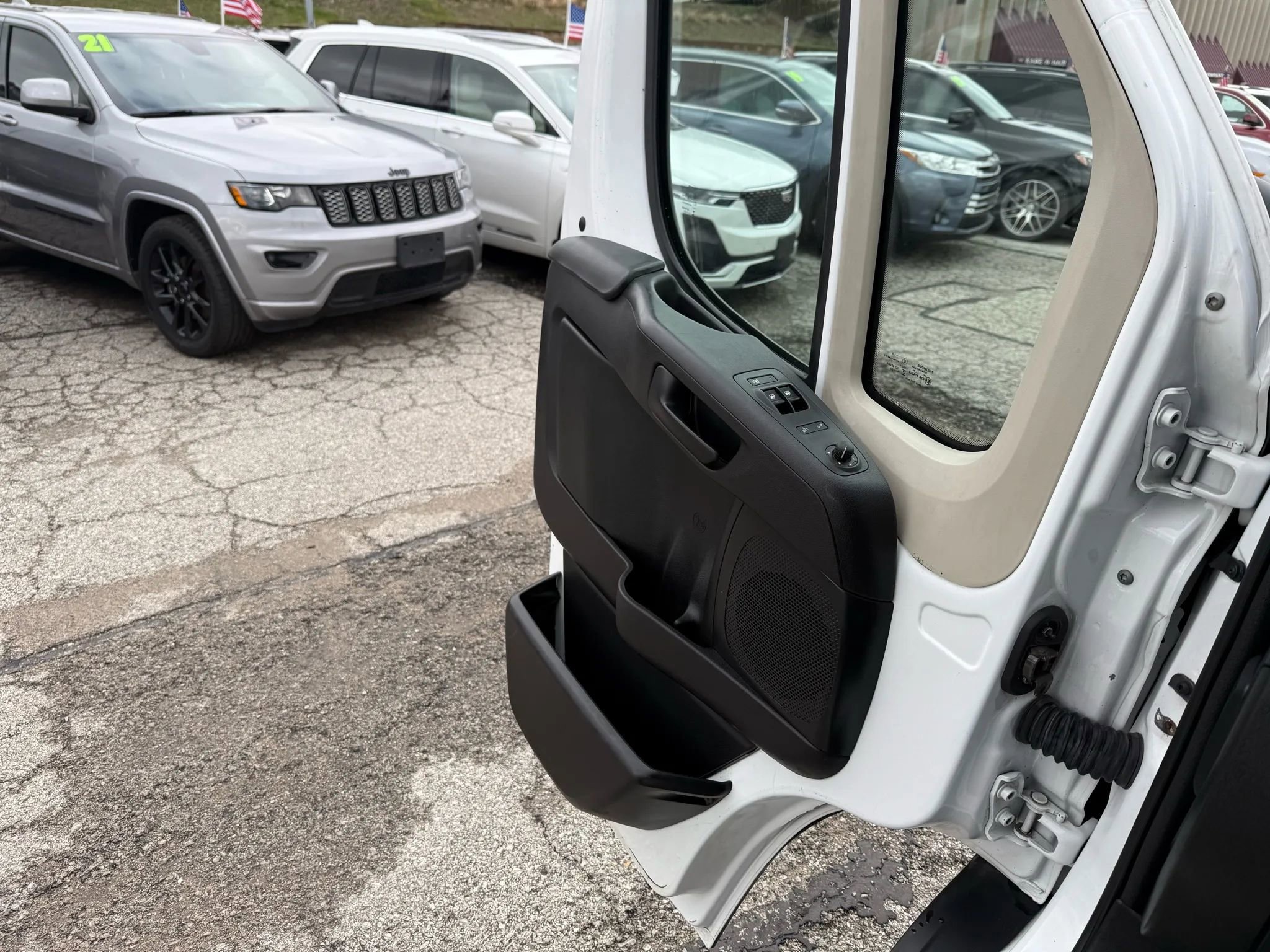 Used 2020 RAM ProMaster 2500 w/ Premium Appearance Group image 17