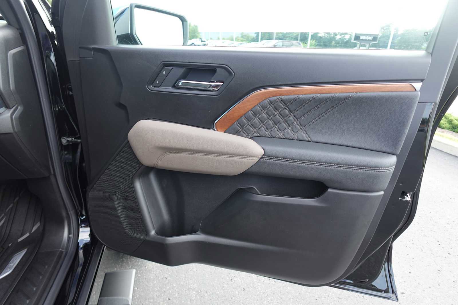 New 2026 GMC Canyon Denali w/ LPO, Denali Black Edition image 30