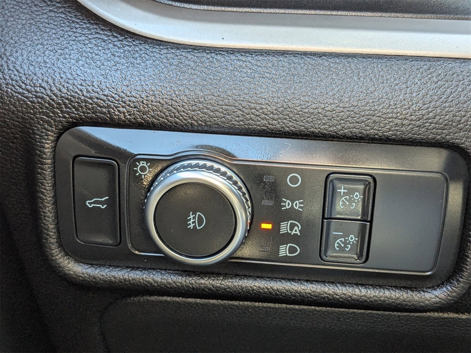 Used 2022 Ford Explorer XLT w/ Equipment Group 202A image 28