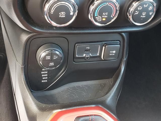 Used 2016 Jeep Renegade Trailhawk image 17