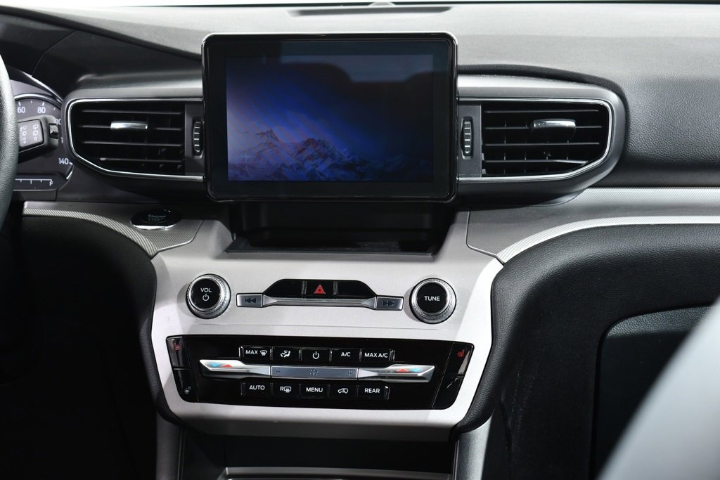 Used 2023 Ford Explorer XLT w/ Equipment Group 202A image 9
