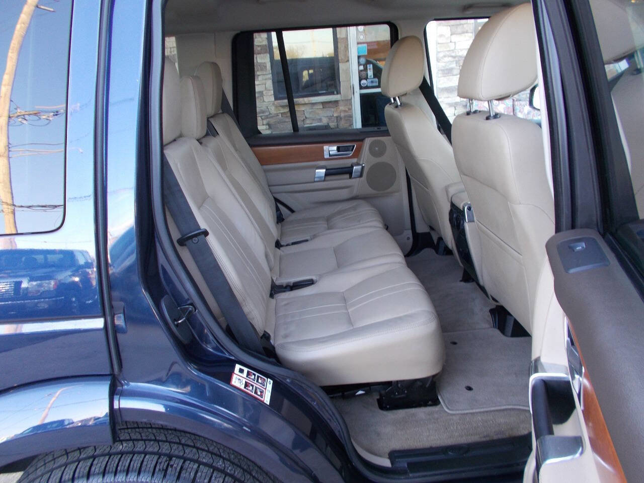 Used 2015 Land Rover LR4 HSE image 19