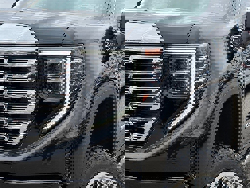 Used 2022 GMC Sierra 1500 Denali image 2