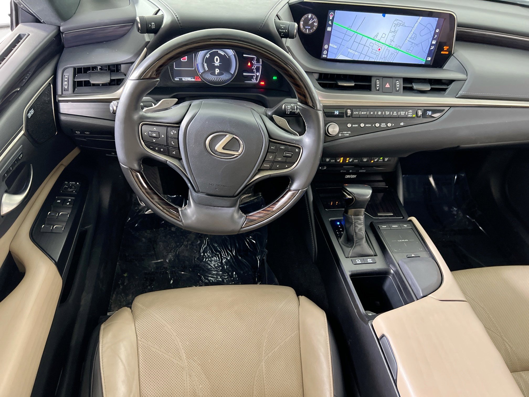 Used 2021 Lexus ES 300h Ultra Luxury w/ Accessory Package 2 image 24