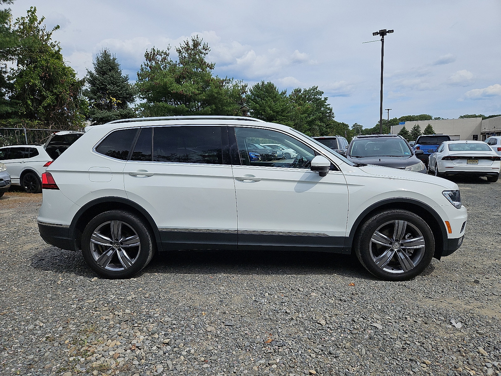 Used 2021 Volkswagen Tiguan SEL w/ 3rd Row Seat Package image 8