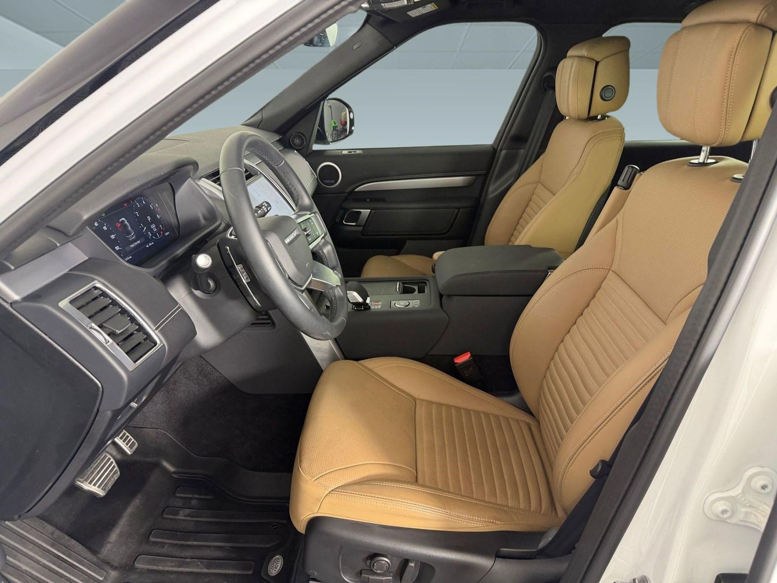 Used 2025 Land Rover Discovery Dynamic SE AWD/4WD image 5