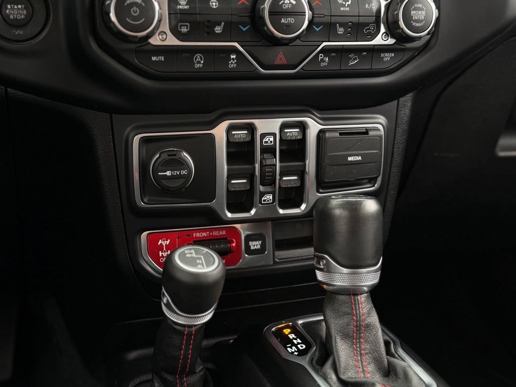 Used 2018 Jeep Wrangler Unlimited Rubicon w/ Uconnect 4C Nav & Sound Group AWD/4WD image 23
