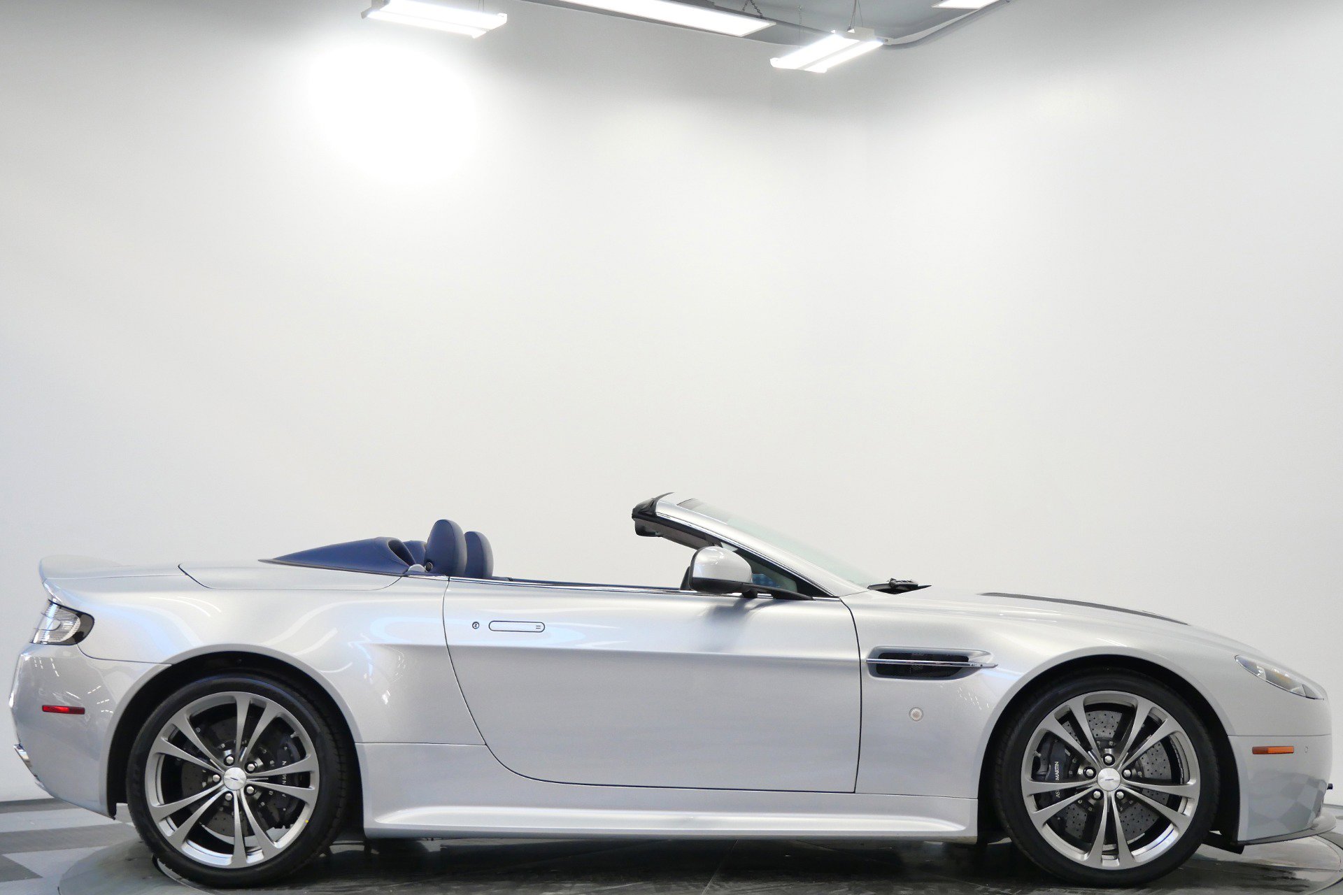 Used 2017 Aston Martin V12 Vantage S RWD image 60