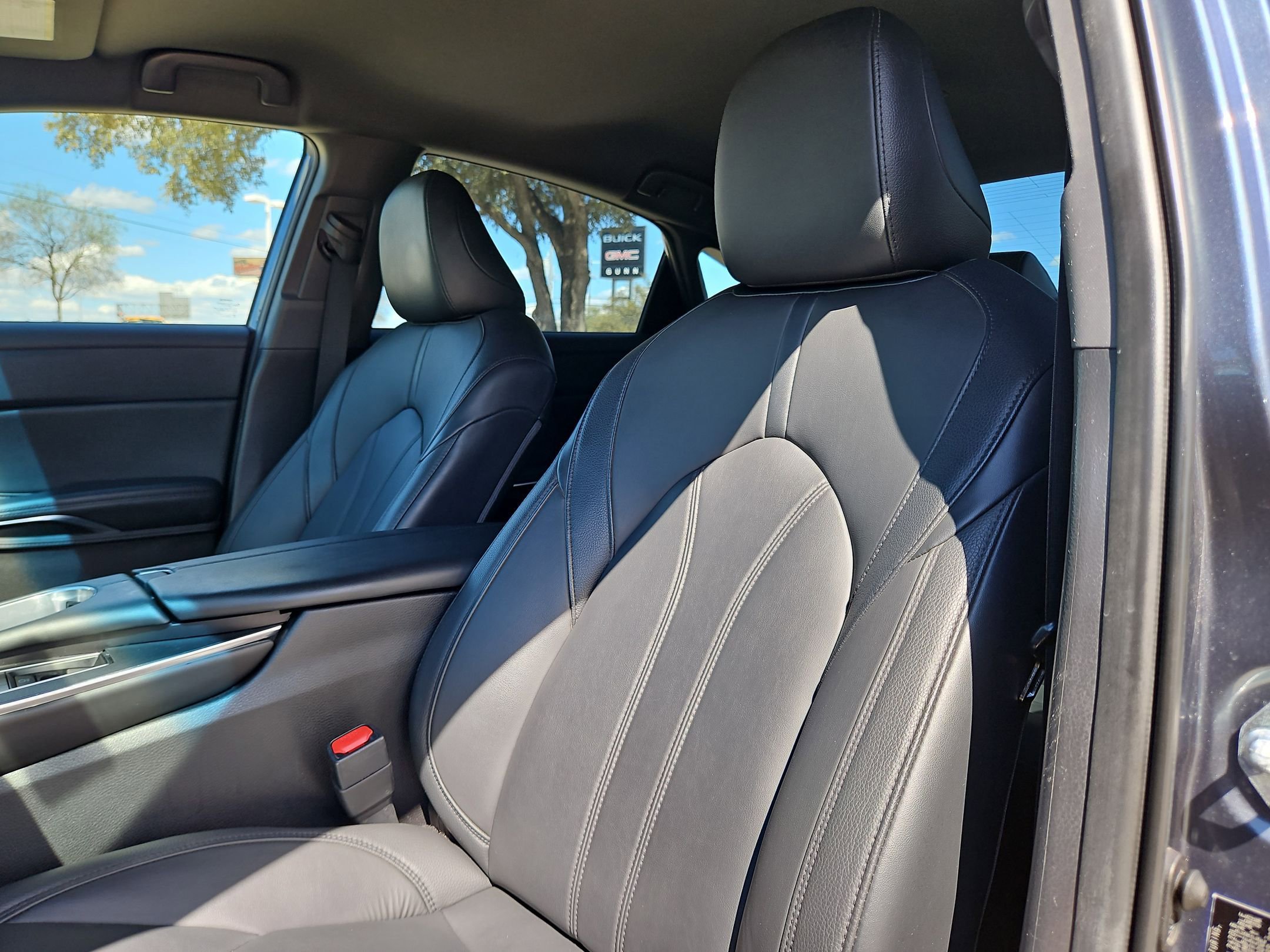 Used 2022 Toyota Avalon XLE FWD image 13